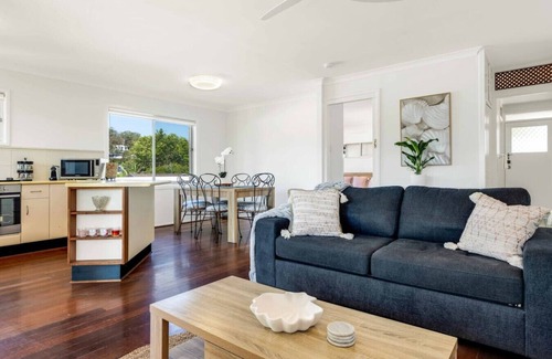 Burleigh Heads Apartment | Tony's Getaway in Koala Park + Amazing Beach Views
