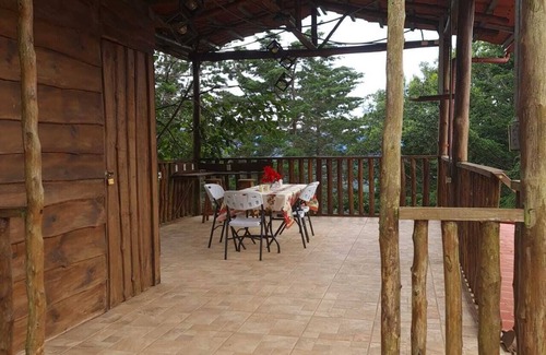Hatillo Cabin | Tonys Lodge. Mountain cabin, Close to trails for great relaxation