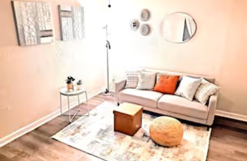 Central Oklahoma City Cottage | Too Cozy Comfort W/D, AC, Wi-Fi in Amazing Oklahoma City, Near OU Hospital