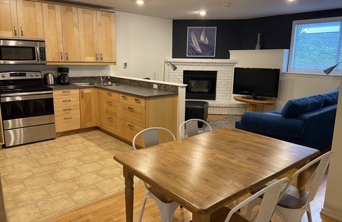Brentwood Bay Apartment | Too Sweet - Cozy Two Bedroom Suite with Ensuites