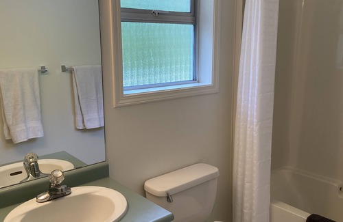 Brentwood Bay Apartment | Too Sweet - Cozy Two Bedroom Suite with Ensuites