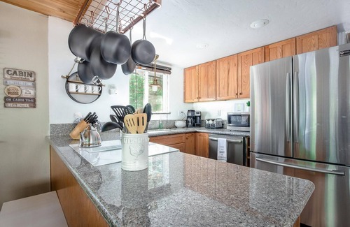 Pioneer Trail House | Tooch Villa - Spa, Games,3BR, 2BA, Hot Tub