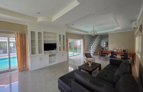 Nong Prue Villa | Toongklom Talman Pool Villa 4BR at Pattaya