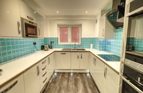 Ipswich Apartment | Toothbrush Apartments - 2 Bed/2 Bath - Neptune Square