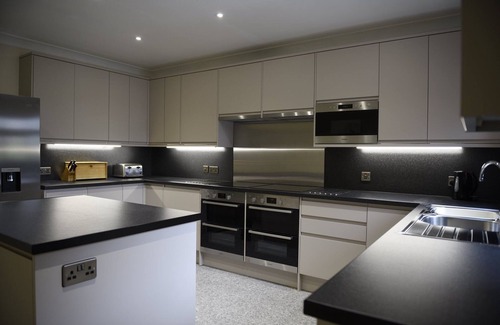 Ipswich House | Toothbrush Rooms at Lattice Lodge