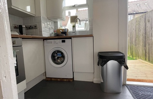 Tooting House | Tooting Lodge London - 2 bedroom house