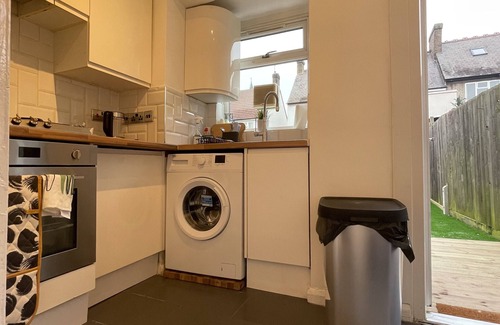 Tooting House | Tooting Lodge London - 2 bedroom house