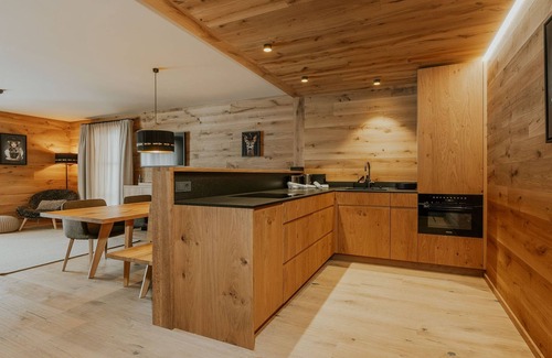 Lech am Arlberg Apartment | Top 3 - Boutique Chalet Almrausch