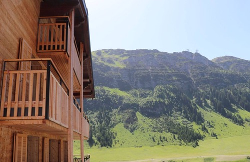 Lech am Arlberg Apartment | Top 3 - Boutique Chalet Almrausch