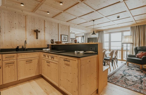 Lech am Arlberg Apartment | Top 4 - Boutique Chalet Almrausch