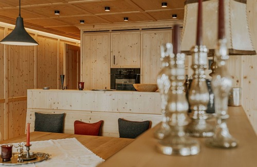 Lech am Arlberg Apartment | Top 4 - Boutique Chalet Almrausch