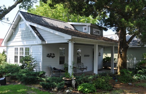 Morehead City House | TOP 5% rated, Nautical-themed Beaufort Bungalow near Downtown Beautiful Gardens
