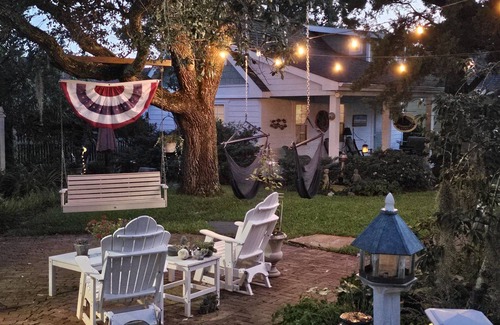 Morehead City House | TOP 5% rated, Nautical-themed Beaufort Bungalow near Downtown Beautiful Gardens