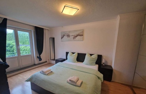 Dusseldorf Old Town Apartment | Top Apartment am Carlsplatz! Super Central!