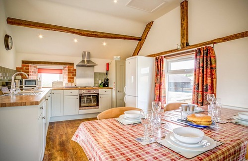 Whichford Cottage | TOP BARN, family friendly, with a garden in Chipping Norton