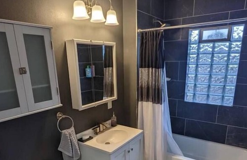 Davenport Apartment | Top -Beautiful 1BR Ideal 4 traveling professionals