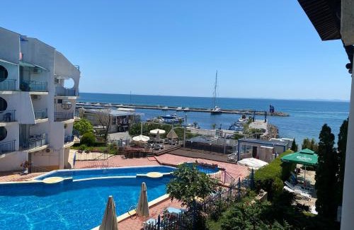Sveti Vlas Apartment | Top Complex Apartment on the Beach