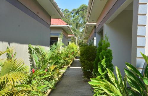 Nakaseke Hotel | Top Cottages Gardens and Restaurant Kapeeka