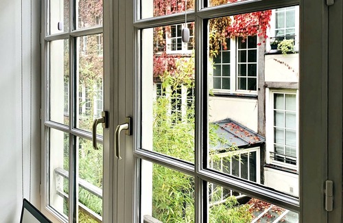 Quartier Saint-Ambroise Apartment | Top cozy apartment in the Upper Marais Area