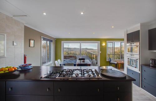 Old Place House | Top Decks Knysna S/C - Lovely Ocean Views!