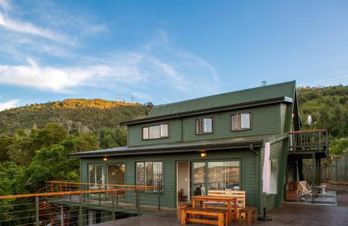 Old Place House | Top Decks Knysna S/C - Lovely Ocean Views!