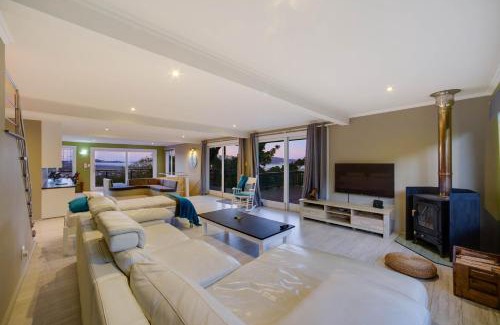 Old Place House | Top Decks Knysna S/C - Lovely Ocean Views!