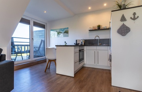 Tumlauer Koog Apartment | Top-equipped thatched-roof holiday apartment with far-reaching views just outside SPO