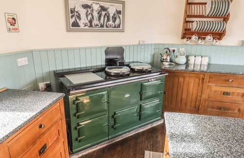 Felton House | TOP FARM HOUSE, family friendly, character holiday cottage in Knockin