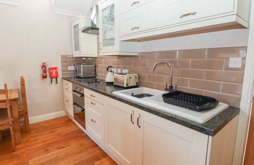 Felton Cottage | TOP FARM LODGE, pet friendly, character holiday cottage in Knockin