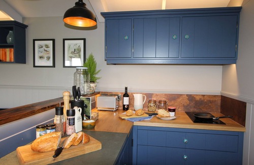 Marsham Cabin | Top Farm Shepherds Lodge, nestled in a peaceful farm in Marsham, North Norfolk