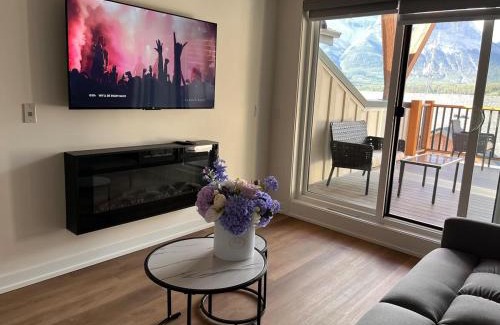 Canmore Apartment | Top FL 2BR 2BA Hot Tubs phenomenal mountain views