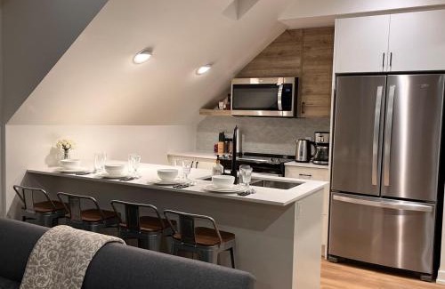Canmore Apartment | Top FL 2BR 2BA Hot Tubs phenomenal mountain views