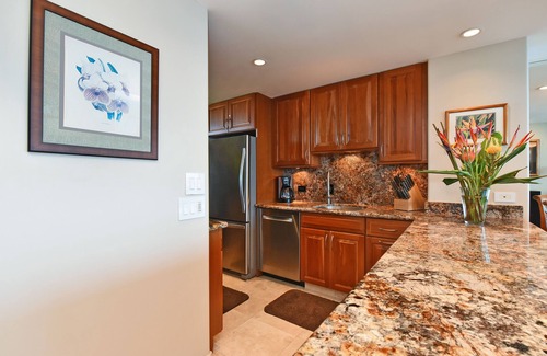 Honokowai Condo | TOP FLOOR! - 10% off for last-minute bookings - Beachfront - Penthouse!