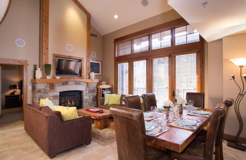 Truckee Condo | Top Floor 2BD w/Large Loft in the Heart of the Northstar Village!