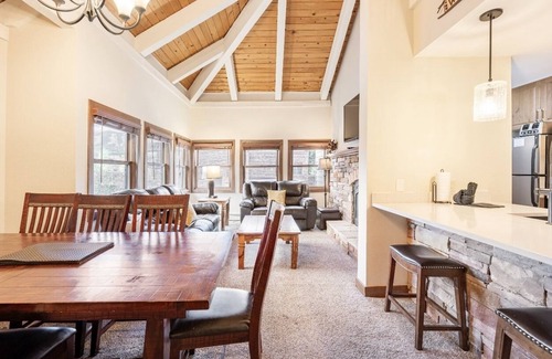 Historic District Condo | Top-Floor 2BR/Loft, Steps to Gondola & Main St | Pool & Hot Tub!