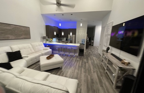Montgomery Condo | TOP FLOOR 3BED/3BATH CONDO/Availability of 250 HP PONTOON//MARGARITAVILLE PASSES