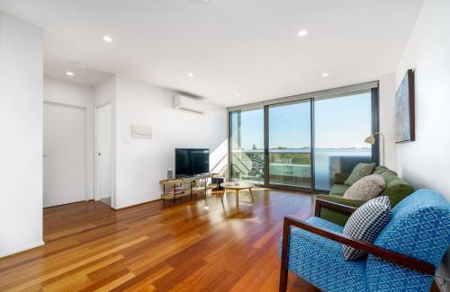 Phillip Apartment | Top-Floor Apartment Near Shops and Aboretum views - Hosted by Canstay