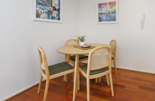 Phillip Apartment | Top-Floor Apartment Near Shops and Aboretum views - Hosted by Canstay