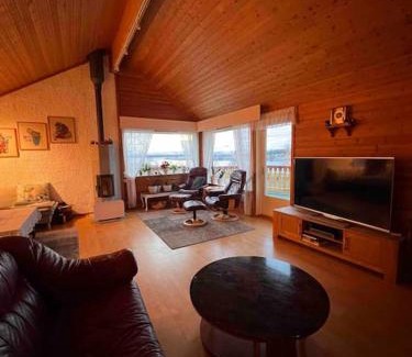 Tromsdalen Apartment | Top floor apartment with amazing view and location