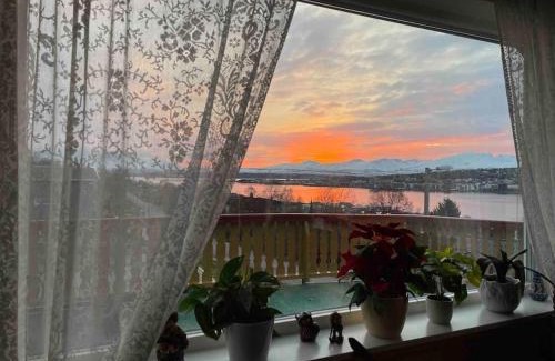 Tromsdalen Apartment | Top floor apartment with amazing view and location