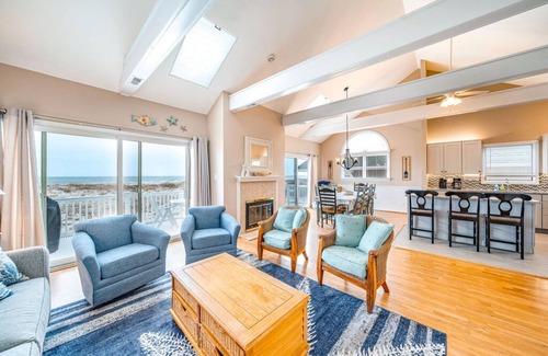 South End Condo | Top Floor Beachfront 4BR, Dog-Friendly, Sleeps 12 – Deck, Grill, Cart