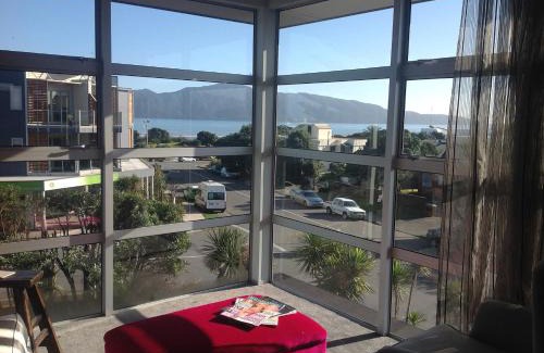 Paraparaumu Beach Bed & Breakfast | Top Floor Bed and Breakfast