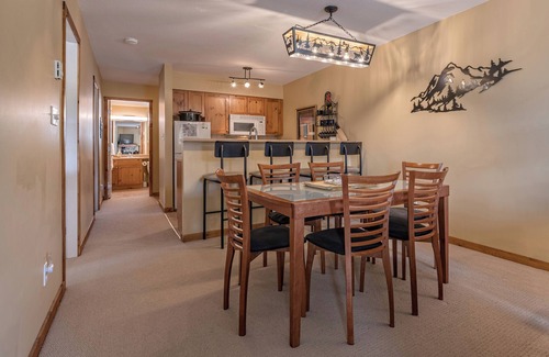 Silver Star Mountain Condo | Top-Floor Quiet Corner Creekside Condo - Mountain Views & Pet Friendly