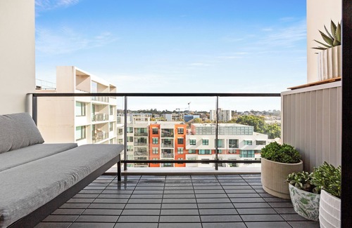 Ultimo Apartment | Top Floor Central Apartment Stunning Sunset Views