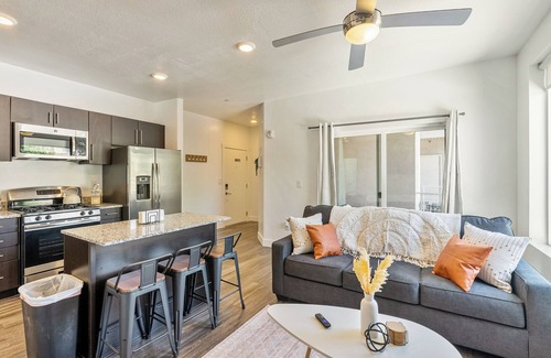 Rio Grande Apartment | Top Floor/City View/Garage Parking/Gym/Wi-Fi/Central