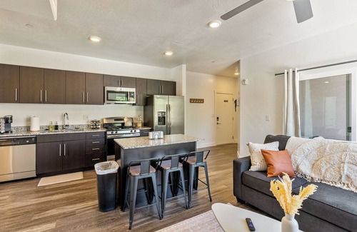Rio Grande Apartment | Top Floor/City View/Garage Parking/Gym/Wi-Fi/Central