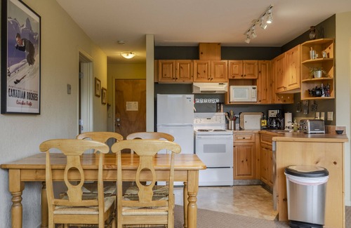 East Kootenay Condo | Top Floor Condo | Incredible Mountain Views | 3 Beds | Portable AC