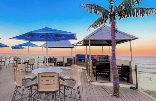 Salisbury Beach Condo | Top floor condo- steps to the ocean. Outdoor space for grilling w off st parking