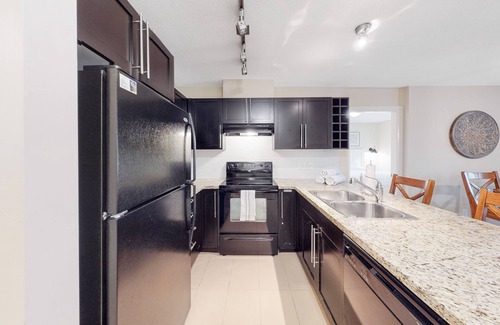 North End Condo | Top-floor condo w/fast WiFi, furnished balcony, private grill, shared pool & gym