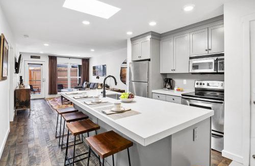 Telluride Apartment | Top Floor Condo with Balcony - Steps To Lifts & Main Street condo